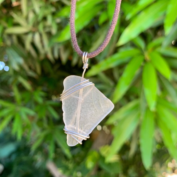 *SOLD*Rare marking sea glass necklace - Picture 2 of 3